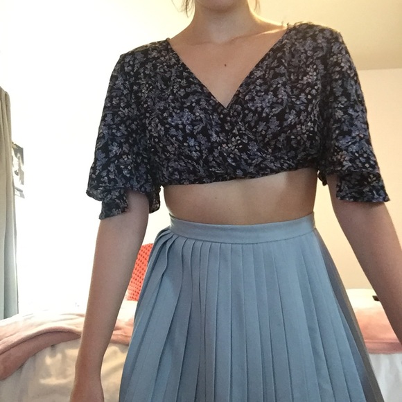 Kimchi Blue Floral Crop - Picture 2 of 4